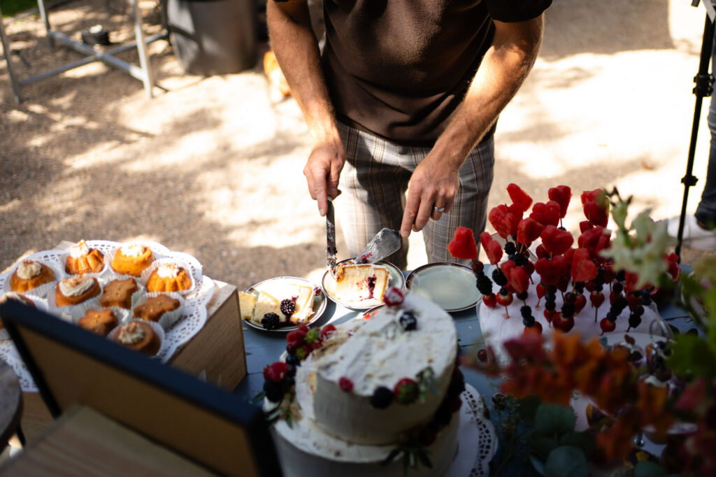 Bruidstaart met zomers fruit